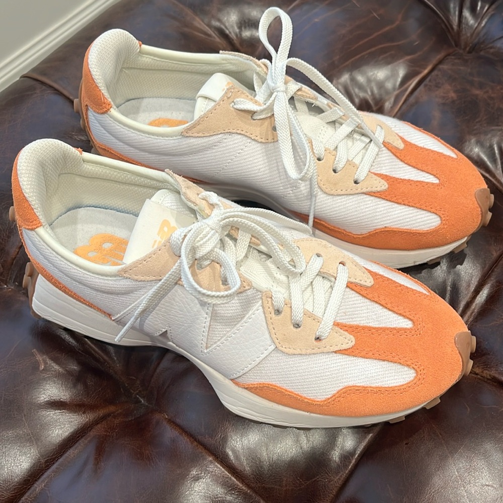 New Balance 327 Womens Shoes, size 9
